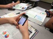 Diputados proponen regulación del uso de celulares en escuelas Reformas en México buscan regular el uso de celulares en escuelas para mejorar la educación y el aprendizaje digital.