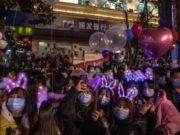 Wuhan, la ciudad donde se originó el Covid-19, realiza festejos masivos de año nuevo
