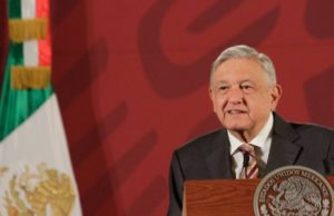López Obrador confirma llegada de primeros aviones comerciales y militares en Santa Lucía