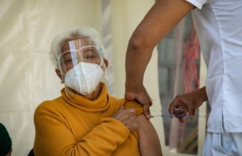 Sigue la vacunación de adultos mayores en la CDMX Sigue la vacunación de adultos mayores en la CDMX
