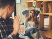 Este es el origen y significado del saludo ‘Qué onda’