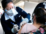 Iniciará fase de vacunación para personas de 50-59 años el 5 de mayo en Edomex