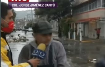 Se vuelve viral tras recibir un zape en plena entrevista Se vuelve viral tras recibir un zape en plena entrevista