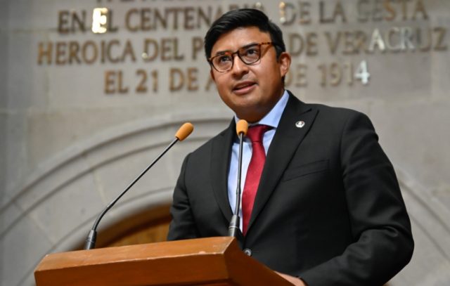 Diputados del PRI proponen que mentir en el currículum tenga consecuencias