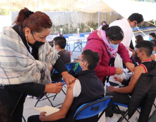 Concluye con éxito vacunación contra COVID-19 para adolescentes de 14 años en Huixquilucan