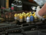 Detienen a estadounidenses por enviar armas a México