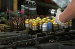 Detienen a estadounidenses por enviar armas a México