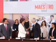 Entrega Del Mazo reconocimientos a maestros reconocidos