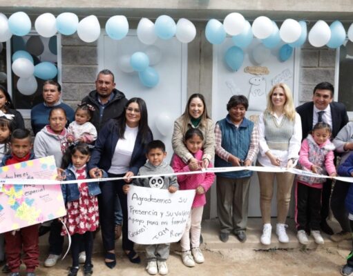 Entrega Romina Contreras cuartos adicionales a 13 familias