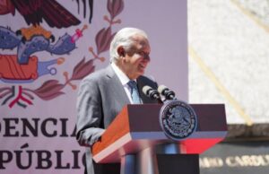 AMLO rechaza cierre de refinerías en el 86 aniversario de la Expropiación Petrolera