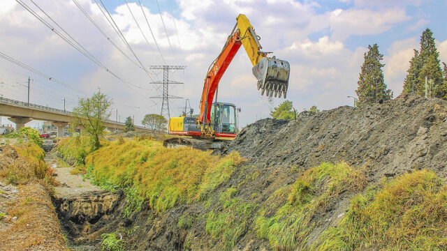 El Gobierno del Edoméx realiza limpieza en drenajes para minimizar inundaciones en la próxima temporada de lluvias.
