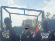 Detienen a hombre por delitos contra la salud en Cuautitlán Izcalli Elementos de seguridad detuvieron a un probable infractor en Cuautitlán Izcalli, asegurando narcóticos conocidos como cristal.