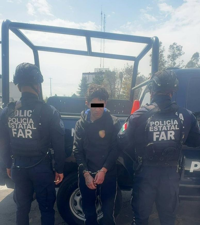 Elementos de seguridad detuvieron a un probable infractor en Cuautitlán Izcalli, asegurando narcóticos conocidos como cristal.