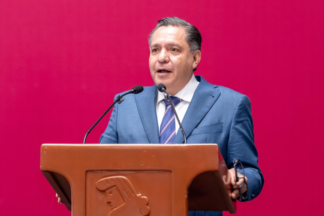 ricardo-moreno-resuelve-adeudo-historico-de-toluca El alcalde Ricardo Moreno elimina en tiempo récord la deuda del municipio de Toluca con ISSEMYM, destacando su gestión financiera.