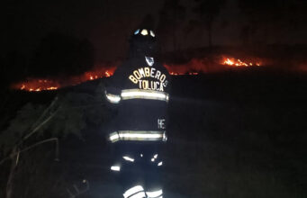 Bomberos de Toluca enfrentan incendio de pastizal en San Luis Obispo Un incendio en San Luis Obispo es combatido por bomberos de Toluca en una situación crítica. Conozca los detalles.