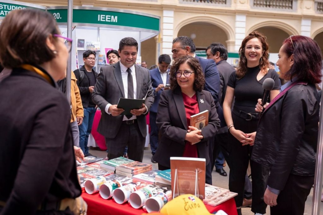 La UAEMéx celebra la lectura con su primera Feria Universitaria del Libro, promoviendo el bienestar y la crítica social.