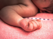 Reciente hallazgo de un recién nacido en baño del TESE en Ecatepec Un recién nacido fue abandonado en el baño del TESE; se le brindaron primeros auxilios, pero lamentablemente falleció.