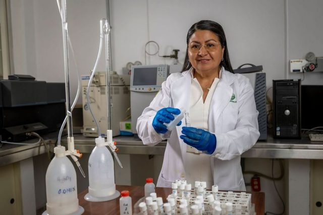 La investigadora Verónica Martínez alerta sobre el peligro que corren los ríos por el tratamiento deficiente de aguas residuales.