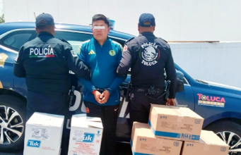 Detienen a hombre por robo de insumos médicos en Toluca Un sujeto fue apresado tras presuntamente sustraer material médico de un hospital en Toluca. Conoce los detalles de este hecho.