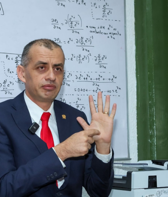 Reconocimiento biométrico: innovación de la UAEMéx que lee venas Descubre cómo la UAEMéx mejora el reconocimiento biométrico a través de tecnología que analiza las venas de las personas.