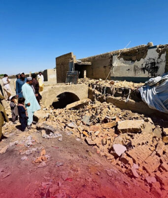 Ocho muertos tras bombardeos en Afganistán cerca de universidad El ataque en Afganistán afecta a una universidad y deja heridos, en medio de tensiones con Pakistán.