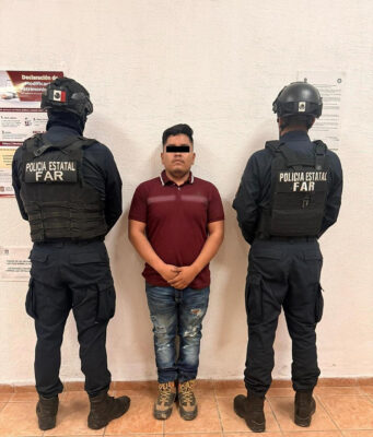 Detenido operador de la FM en Valle de Bravo con contrabando significativo Un operador de la FM fue arrestado en Valle de Bravo con 37 cajas de cigarros y más de 2 millones de pesos en tickets.
