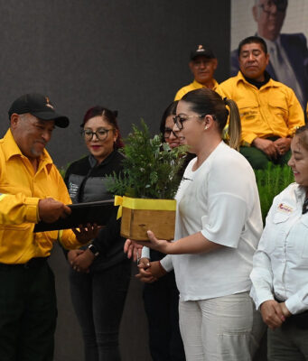 Ceremonia Honorífica para Brigadistas en el Día del Combatiente de Incendios Forestales Reconocen el sacrificio y valentía de brigadistas en el Día Internacional del Combatiente de Incendios Forestales.