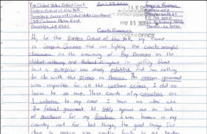 El Chapo cuestiona su condena en carta dirigida a tribunal de EEUU Joaquín El Chapo Guzmán rechaza las acusaciones y clama por justicia en su reciente carta al tribunal estadounidense.