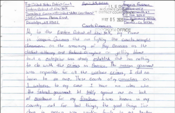 El Chapo cuestiona su condena en carta dirigida a tribunal de EEUU Joaquín El Chapo Guzmán rechaza las acusaciones y clama por justicia en su reciente carta al tribunal estadounidense.