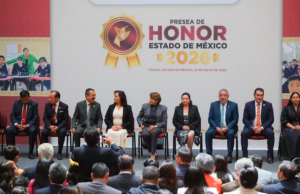 Martha Camacho y Delfina Gómez reconocen a docentes en evento especial La diputada Martha Camacho acompaña a la gobernadora Delfina Gómez en la entrega de reconocimientos a educadores mexiquenses.