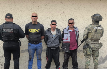 Policía Metropolitana detiene a tres hombres armados en San Andrés de la Cañada Tres hombres fueron arrestados en Ecatepec por portación ilegal de armas durante un operativo de la Policía Metropolitana.