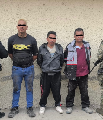 Policía Metropolitana detiene a tres hombres armados en San Andrés de la Cañada Tres hombres fueron arrestados en Ecatepec por portación ilegal de armas durante un operativo de la Policía Metropolitana.