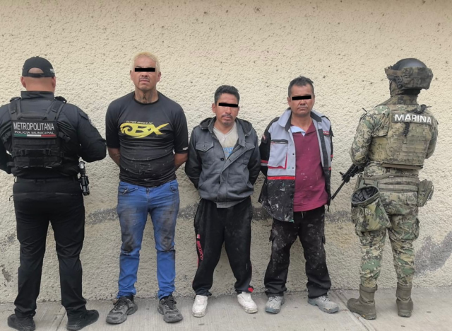 Tres hombres fueron arrestados en Ecatepec por portación ilegal de armas durante un operativo de la Policía Metropolitana.