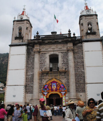 Accidente de peregrinos en Ocuilan deja varios lesionados Una camioneta que llevaba peregrinos a Chalma volcó en Ocuilan, dejando entre ocho y diez personas heridas.