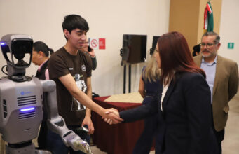 Rosi Wong incentiva el talento juvenil en el Robocoup 2026 La alcaldesa Rosi Wong promueve la educación tecnológica en jóvenes a través del Robocoup DGETI Challenge 2026.