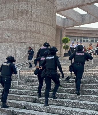 Evacuación del Palacio Judicial de San Lázaro por amenaza de bomba Una llamada anónima provoca la evacuación en el Palacio Judicial de San Lázaro y despliega cuerpos de emergencia.