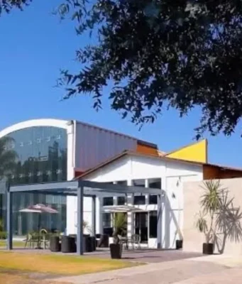 Club La Asunción toma medidas contra socios morosos y aclara rumores El Club La Asunción restringe el acceso a socios morosos y desmiente rumores de su implicación en incidentes recientes.