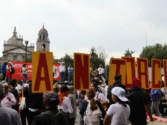 Marcha de Antorcha Campesina exige agua y servicios en Toluca La marcha de Antorcha Campesina en Toluca reunió cientos de manifestantes exigiendo acceso a agua y servicios básicos.