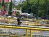 Sujeto armado toma rehenes en Los Héroes Tecámac Un individuo armado se atrinchera en Los Héroes Tecámac, generando pánico entre vecinos y tomando rehenes.