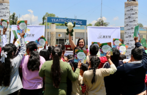 IEEM Fomenta Valores Democráticos en Niños de Lerma y Calimaya El IEEM presenta cuentos a través de teatro guiñol para enseñar valores democráticos a niños en Lerma y Calimaya.
