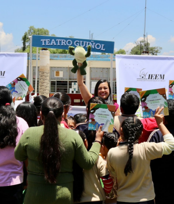 IEEM Fomenta Valores Democráticos en Niños de Lerma y Calimaya El IEEM presenta cuentos a través de teatro guiñol para enseñar valores democráticos a niños en Lerma y Calimaya.