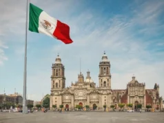 Preparativos finales para el gran concierto en el Zócalo de la CDMX Los últimos detalles están listos para el esperado evento musical en el Zócalo capitalino, un espectáculo imperdible.