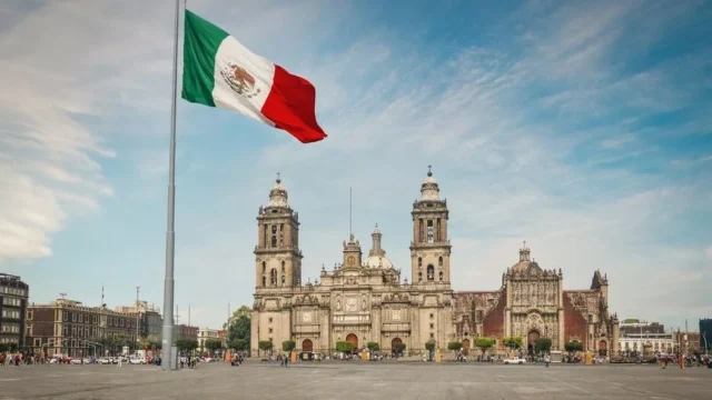 preparativos-finales-para-el-gran-concierto-en-el-zocalo-de-la-cdmx Los últimos detalles están listos para el esperado evento musical en el Zócalo capitalino, un espectáculo imperdible.