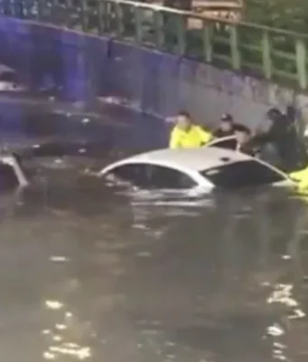 Inundaciones afectan municipios del Estado de México tras intensas lluvias Las lluvias intensas han provocado inundaciones en varios municipios del Estado de México, afectando a la comunidad local.