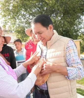 Mario Santana y su compromiso con la cultura en Villa Victoria Mario Santana fortalece su conexión con la comunidad a través de nuevas obras en Villa Victoria que impulsan la cultura local.
