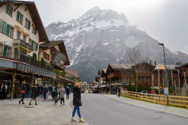 suiza-no-limitar-poblacion-diez-millones La reciente decisión de Suiza sobre su población genera debate entre ciudadanos y expertos en urbanismo.