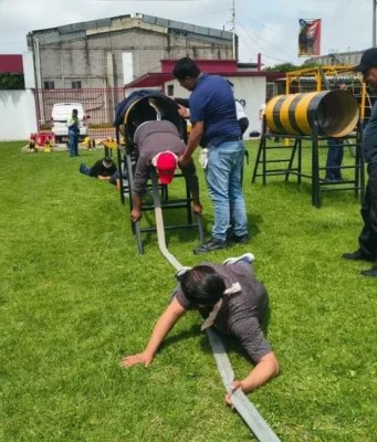 UAEMéx refuerza la capacitación en seguridad y emergencias universitarias La UAEMéx fortalece la preparación de sus recursos en seguridad para mejorar la atención ante emergencias universitarias.