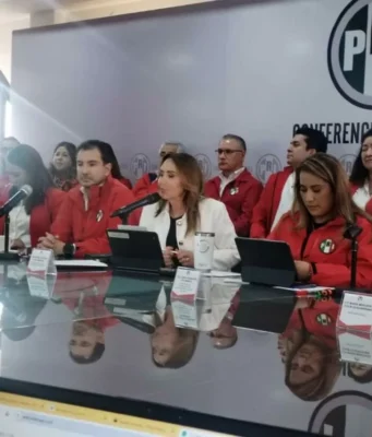 PRI critica gasto de 2,000 MDP para el Mundial en Edomex El PRI lamenta el despilfarro de recursos públicos para el Mundial en Edomex, planteando preguntas sobre prioridades gubernamentales.