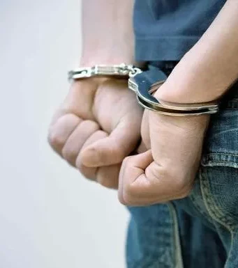 Menor enfrentará proceso penal por secuestro de otra menor en México Un menor enfrenta un proceso penal tras ser investigado por el secuestro de una menor en el Estado de México.
