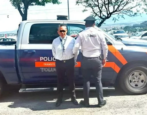 Detienen a docente de la Prepa Normal No. 1 de Toluca por acoso sexual Un docente de la Prepa Normal No. 1 de Toluca ha sido arrestado por acusaciones de acoso sexual, generando gran preocupación en la comunidad.